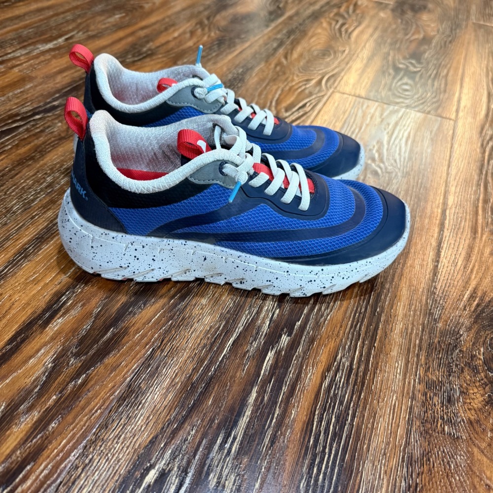 Rugged Shark Boys Size 5 Blue Mesh Athletic Sneakers Speckled Sole Shoes